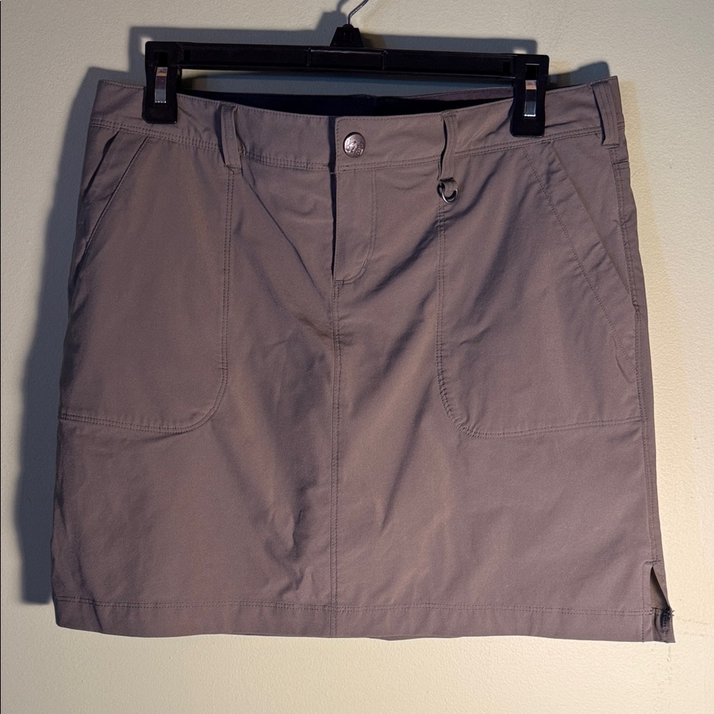 REI Green Women's Athletic Skirt with liner 8
